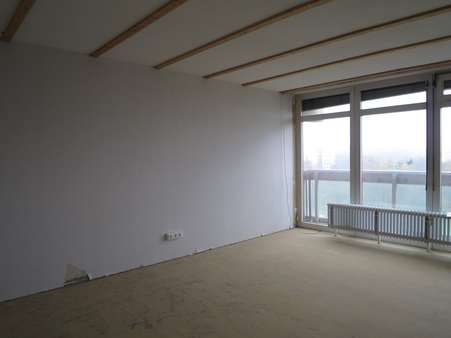 Wohnzimmer - Etagenwohnung in 38440 Wolfsburg mit 88m² kaufen