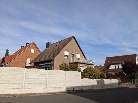 Sichtschutzzaun - Einfamilienhaus in 38448 Wolfsburg mit 101m² kaufen