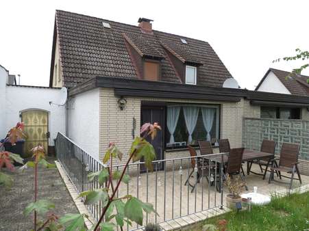 Hausrückseite - Doppelhaushälfte in 38440 Wolfsburg mit 100m² kaufen