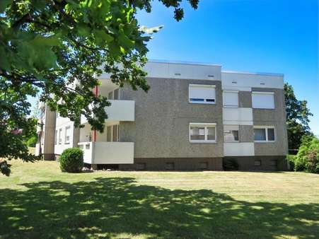 Hausseite Hausseite - Erdgeschosswohnung in 38442 Wolfsburg mit 88m² kaufen
