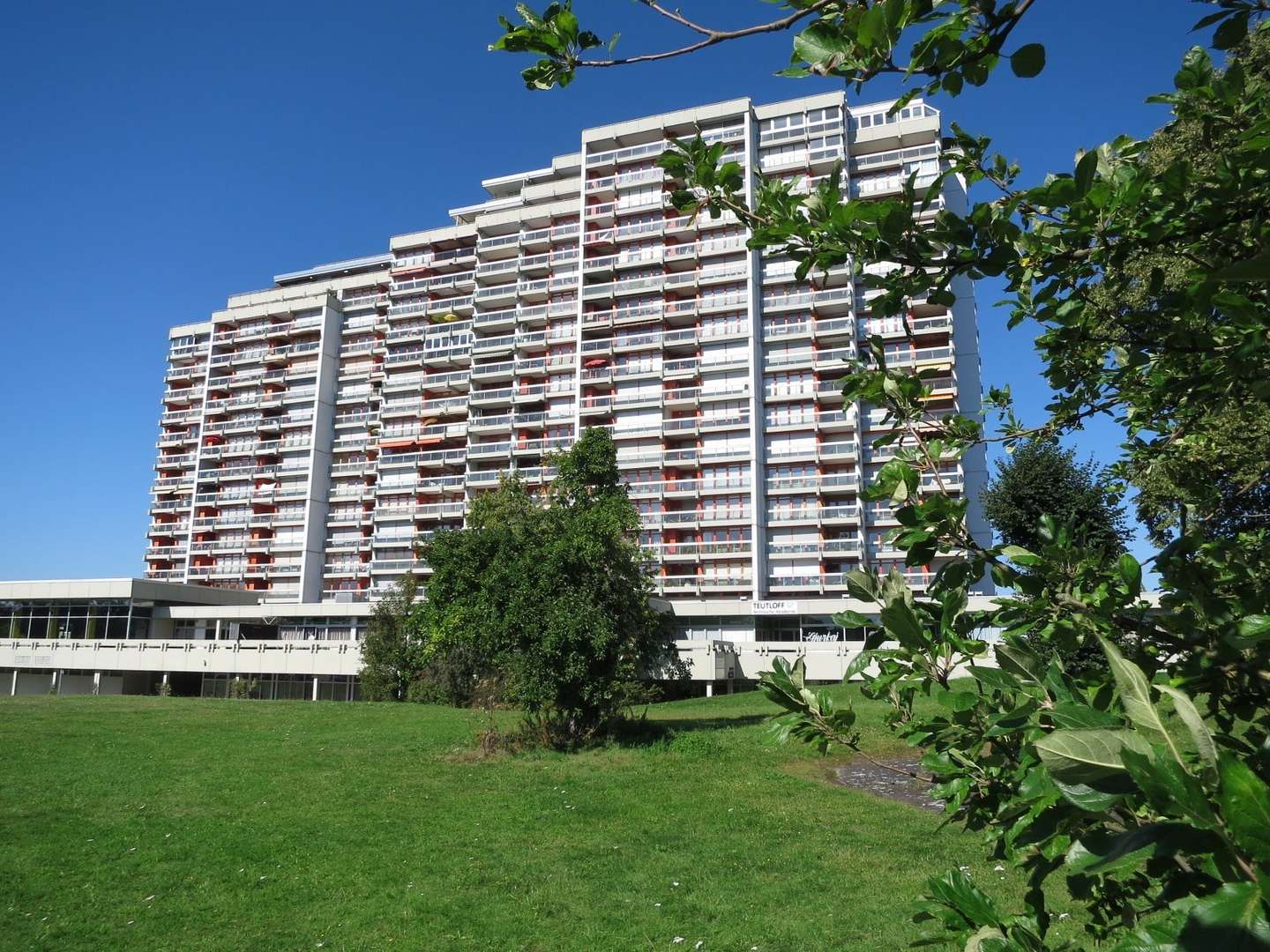 Hausvorderseite - Etagenwohnung in 38440 Wolfsburg mit 109m² kaufen
