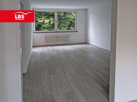 Wohnzimmer - Erdgeschosswohnung in 38444 Wolfsburg mit 79m² kaufen