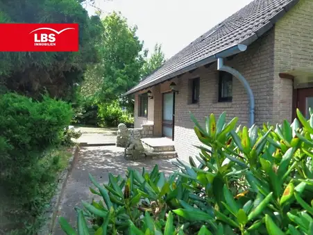 Einfamilienhaus mit unverbautem Blick und großzügiger Gartenvielfalt