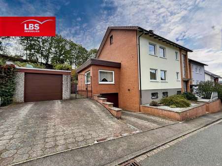 Außenansicht Außenansicht - Zweifamilienhaus in 31061 Alfeld mit 137m² kaufen