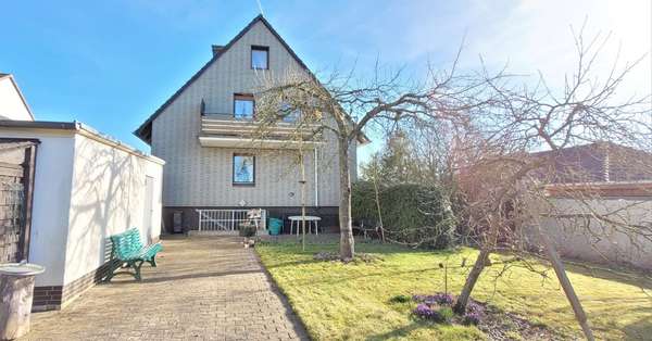 Rückseitige Ansicht Rückseitige Ansicht - Zweifamilienhaus in 31789 Hameln mit 141m² kaufen