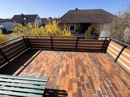 Terrasse im EG Terrasse im EG - Zweifamilienhaus in 31789 Hameln mit 141m² kaufen