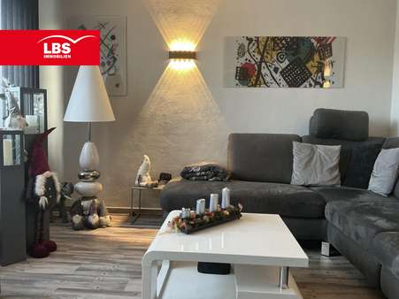Wohnzimmer - Etagenwohnung in 30823 Garbsen mit 74m² kaufen