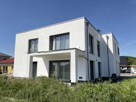 Hausansicht Südseite - Zweifamilienhaus in 37181 Hardegsen mit 315m² kaufen