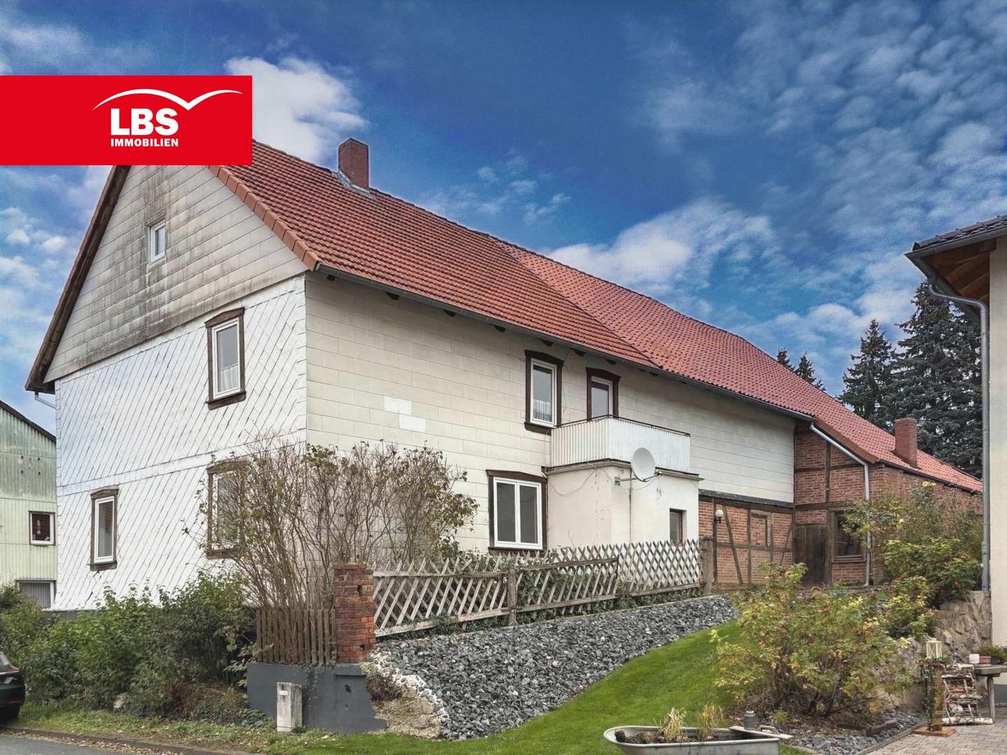 Vorderansicht rechts - Einfamilienhaus in 37520 Osterode mit 123m² kaufen