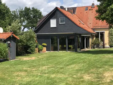 Schöne Doppelhaushälfte mit großen gepflegten Garten in ruhiger Lage!