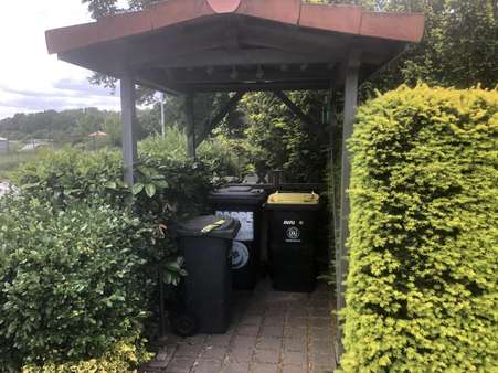 Platz für Mülltonne - Doppelhaushälfte in 16515 Oranienburg mit 135m² kaufen