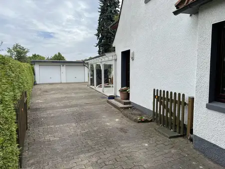 Großzügige Doppelhaushälfte mit schönem Garten!