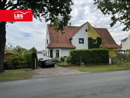 Großzügige Doppelhaushälfte mit schönem Garten!