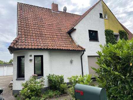 Front Straßenseite Front Straßenseite - Doppelhaushälfte in 49356 Diepholz mit 150m² kaufen