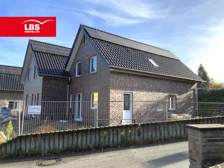 Ansicht Nord-West Haus 3 und 4 Ansicht Nord-West Haus 3 und 4 - Doppelhaushälfte in 32584 Löhne mit 122m² kaufen