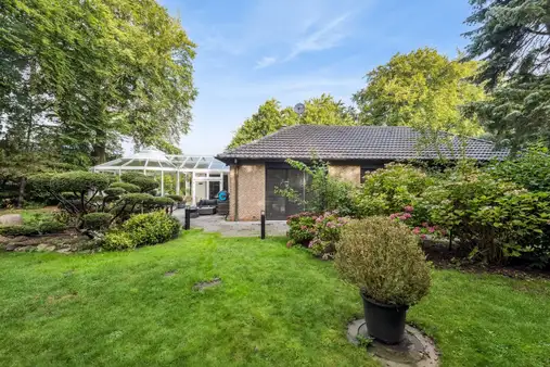 Traumhaus mit Wintergarten und großem Grundstück in Osnabrück


