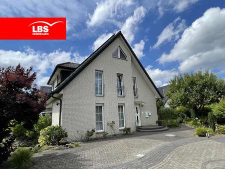 Hofseite Hauseingang - Zweifamilienhaus in 49196 Bad Laer mit 199m² kaufen