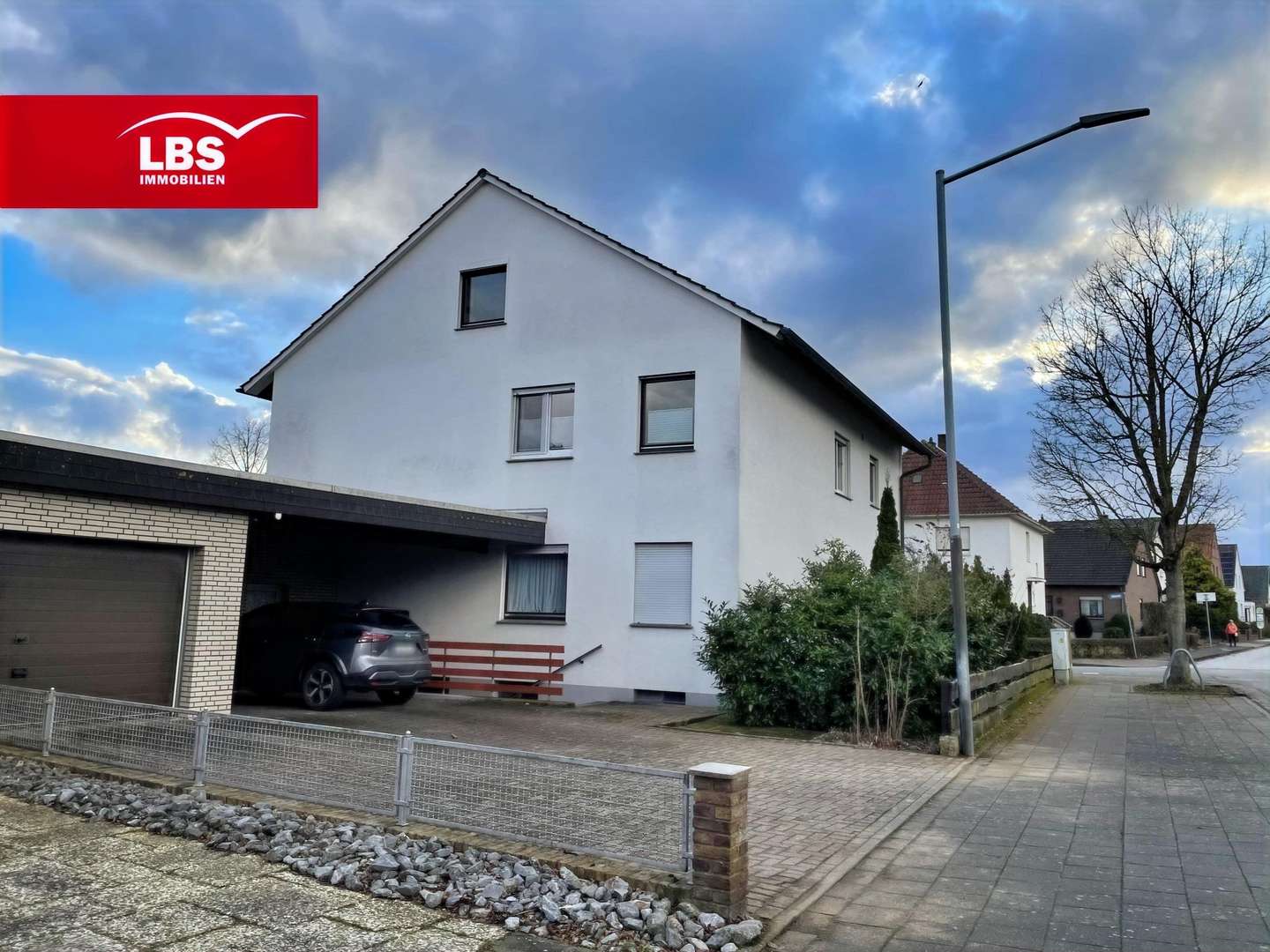 Hofansicht Hofansicht - Zweifamilienhaus in 32257 Bünde mit 260m² kaufen