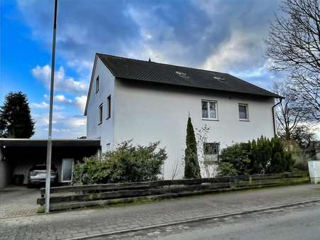 Straßenasicht Straßenasicht - Zweifamilienhaus in 32257 Bünde mit 260m² kaufen