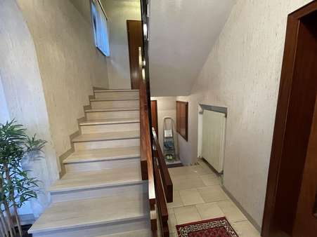 Hauseingang Treppenhaus Hauseingang Treppenhaus - Zweifamilienhaus in 32257 Bünde mit 260m² kaufen