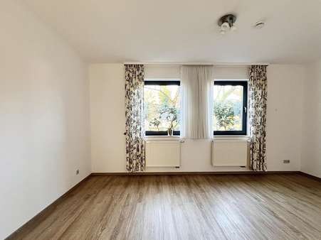 Schlafzimmer im Erdgeschoss - Einfamilienhaus in 29221 Celle mit 180m² kaufen