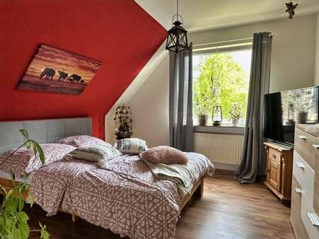 Schlafzimmer Dachgeschoss Schlafzimmer Dachgeschoss - Zweifamilienhaus in 21256 Handeloh mit 109m² kaufen