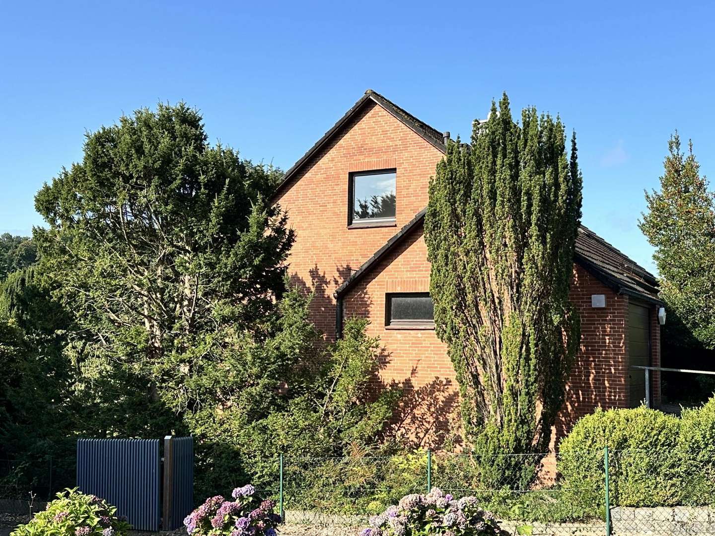 Ansicht Seite - Zweifamilienhaus in 21224 Rosengarten mit 200m² kaufen