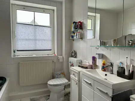 Gemütliche Maisonette-Wohnung mit Dachstudio, Loggia und 2 Stellplätzen 
