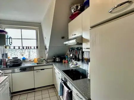 Gemütliche Maisonette-Wohnung mit Dachstudio, Loggia und 2 Stellplätzen 