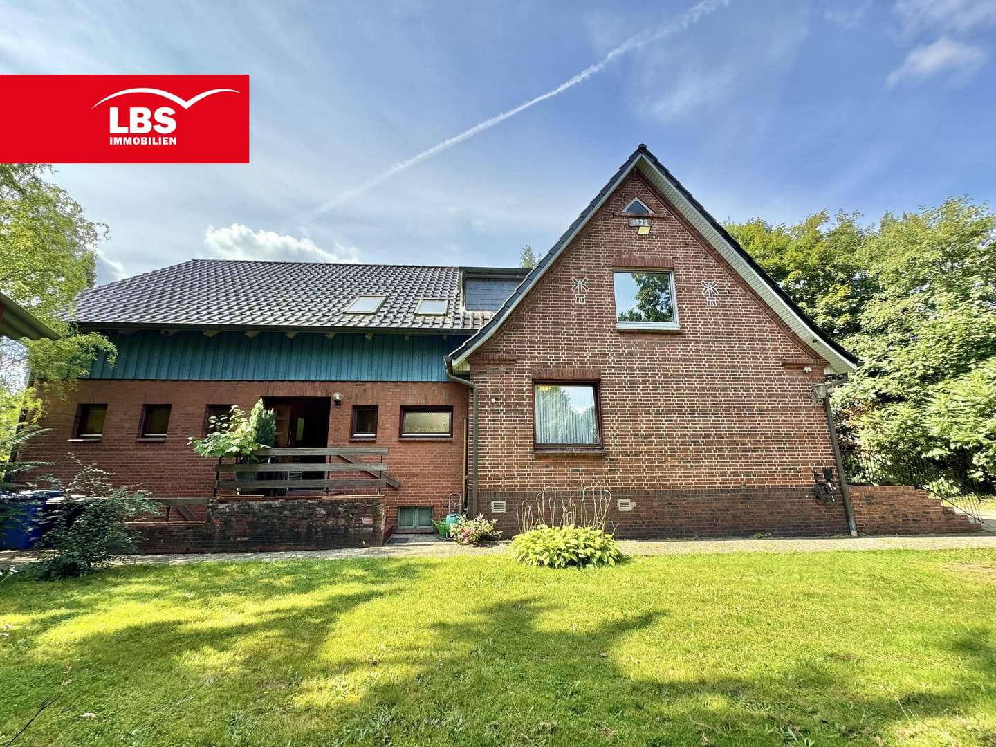 Außenansicht Außenansicht - Zweifamilienhaus in 21629 Neu Wulmstorf mit 187m² kaufen