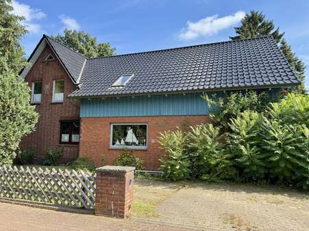 Außenansicht Außenansicht - Zweifamilienhaus in 21629 Neu Wulmstorf mit 187m² kaufen