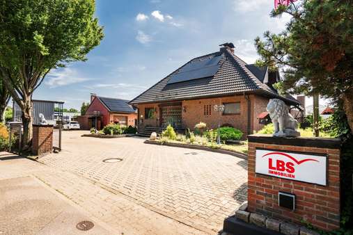 Vorderansicht - Service in 21629 Neu Wulmstorf mit 189m² kaufen