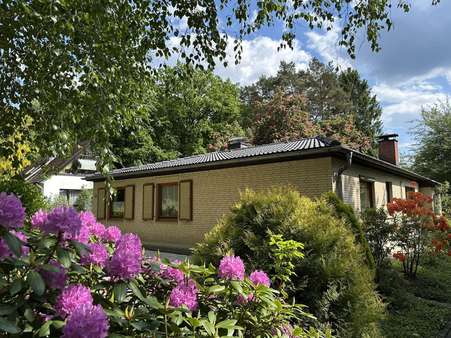 Außenansicht Straßenseite - Bungalow in 21244 Buchholz mit 132m² kaufen