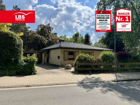 Einfahrt zur Garage - Bungalow in 21244 Buchholz mit 132m² kaufen
