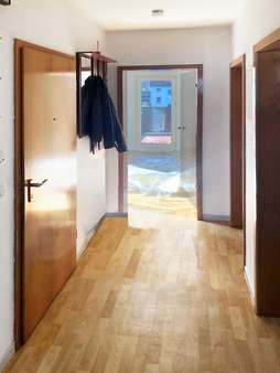 Flur - Doppelhaushälfte in 30926 Seelze mit 213m² kaufen