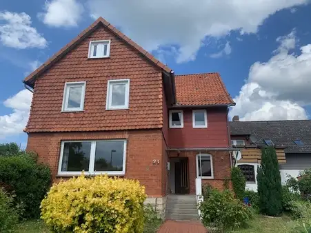 1-2 Familienhaus in dörflicher Lage mit pflegeleichtem Grundstück 