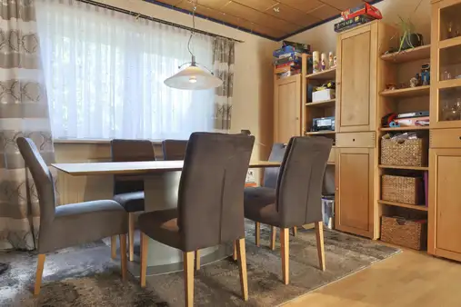 Zwei auf einen Streich! Doppelhaus mit flexibler Nutzung zentral in Feucht!