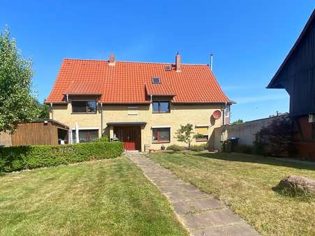 Hausansicht Hausansicht - Zweifamilienhaus in 38268 Lengede mit 245m² kaufen
