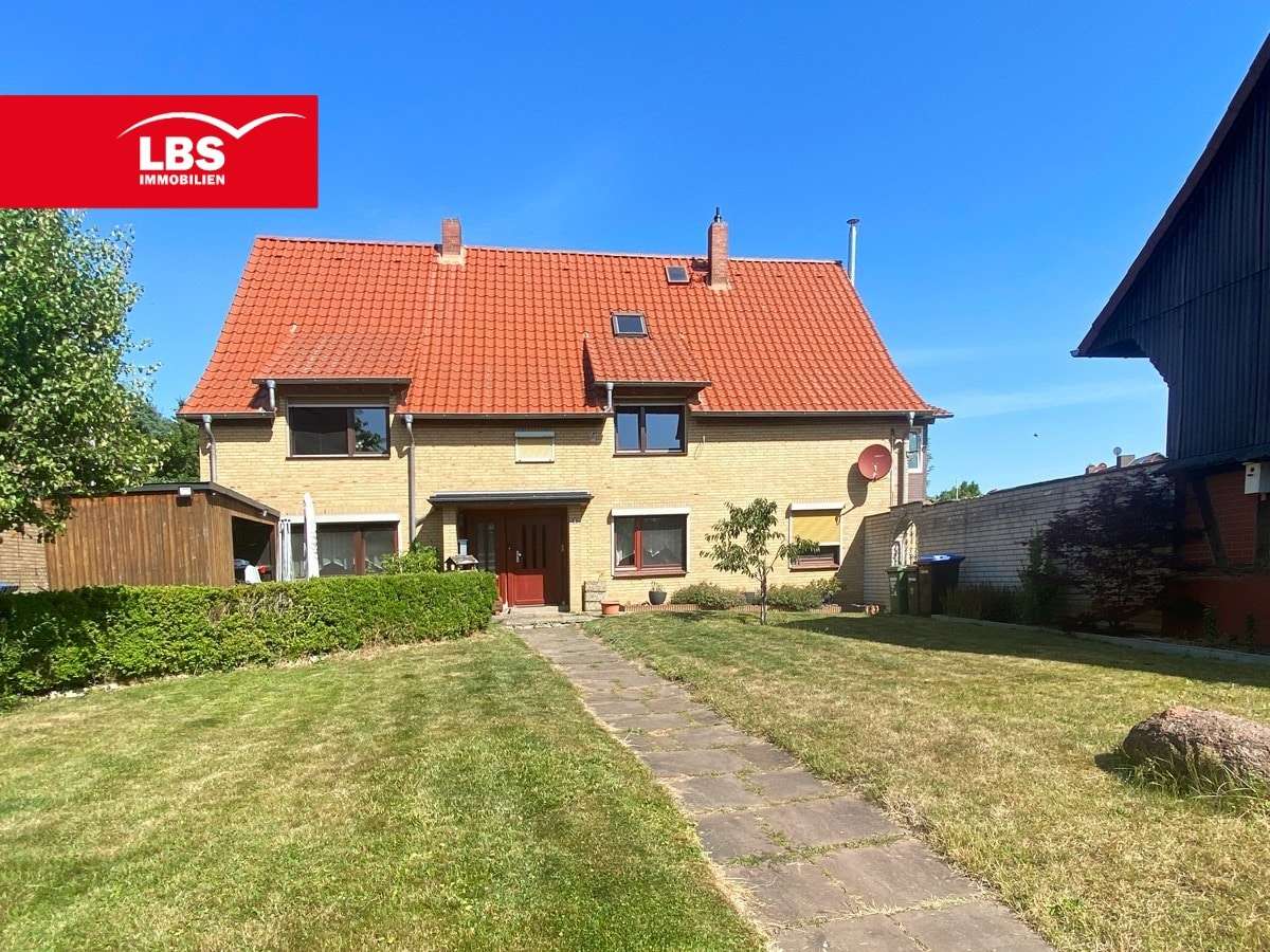 Hausansicht Hausansicht - Zweifamilienhaus in 38268 Lengede mit 245m² kaufen