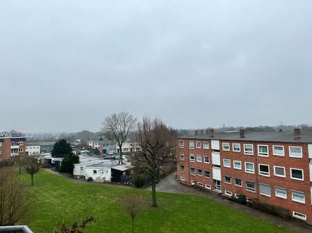 Blick-vom-Balkon - Dachgeschosswohnung in 38226 Salzgitter mit 68m² kaufen