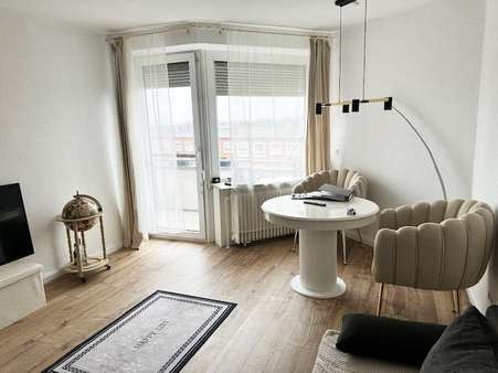 Wohnzimmer - Dachgeschosswohnung in 38226 Salzgitter mit 68m² kaufen