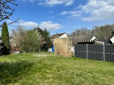 Großes Baugrundstück in BS / Völkenrode mit Bebauung