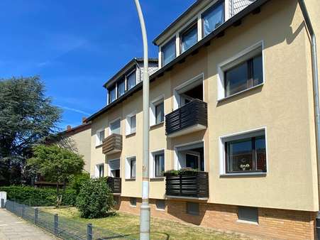 Hausansicht Hausansicht - Erdgeschosswohnung in 38122 Braunschweig mit 66m² kaufen