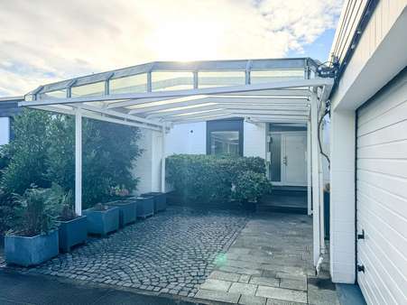 Carport direkt vor dem  Haus Carport direkt vor dem  Haus - Bungalow in 38126 Braunschweig mit 142m² kaufen