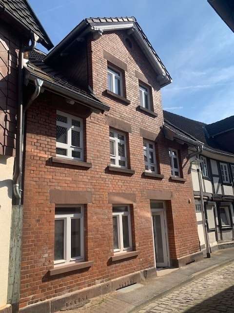 1 1 - Einfamilienhaus in 37603 Holzminden mit 155m² kaufen