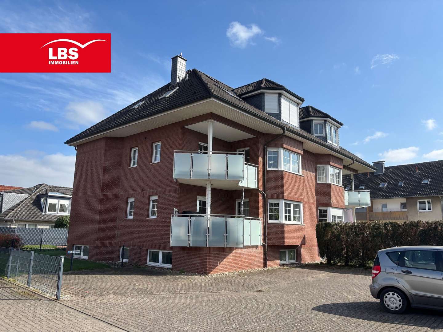 Stellplätze und Sonnenbalkone - Mehrfamilienhaus in 30855 Langenhagen mit 460m² kaufen