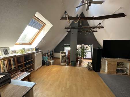 Wohnzimmer - Dachgeschosswohnung in 31623 Drakenburg mit 109m² kaufen