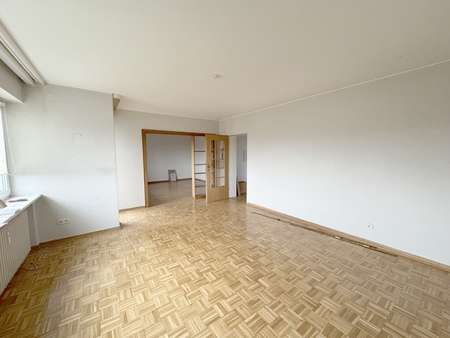Wohnzimmer Blick in Essbereich - Etagenwohnung in 30455 Hannover mit 90m² kaufen
