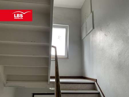 Hausflur Hausflur - Mehrfamilienhaus in 30453 Hannover mit 280m² kaufen