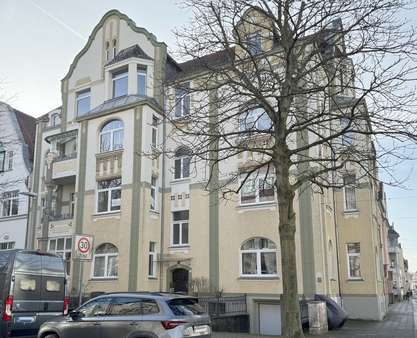 Haus Ansicht 2 - Etagenwohnung in 30625 Hannover mit 127m² kaufen